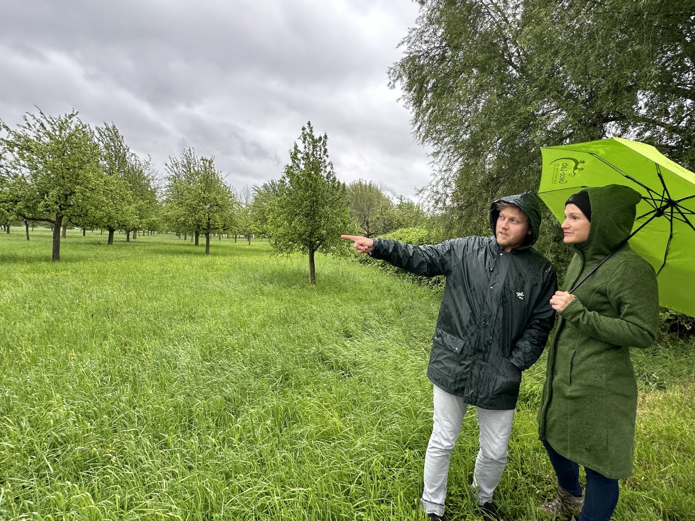 Paul Joseph und Sarah Pflüger planen bei der Kick-Off Veranstaltung für das Steg:Geo Projekt schon die Drohnenbefliegungen (Foto: K. Feigl).
