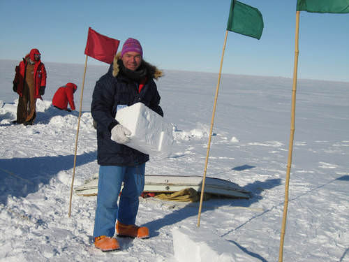 Prof. Dr. Siegmund beim Überlebenstraining während des Forschungsaufenthaltes in der Antarktis im Oktober/November 2006
